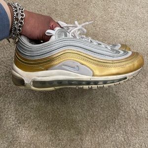 Nike Air Max 97 SE metallic gold
